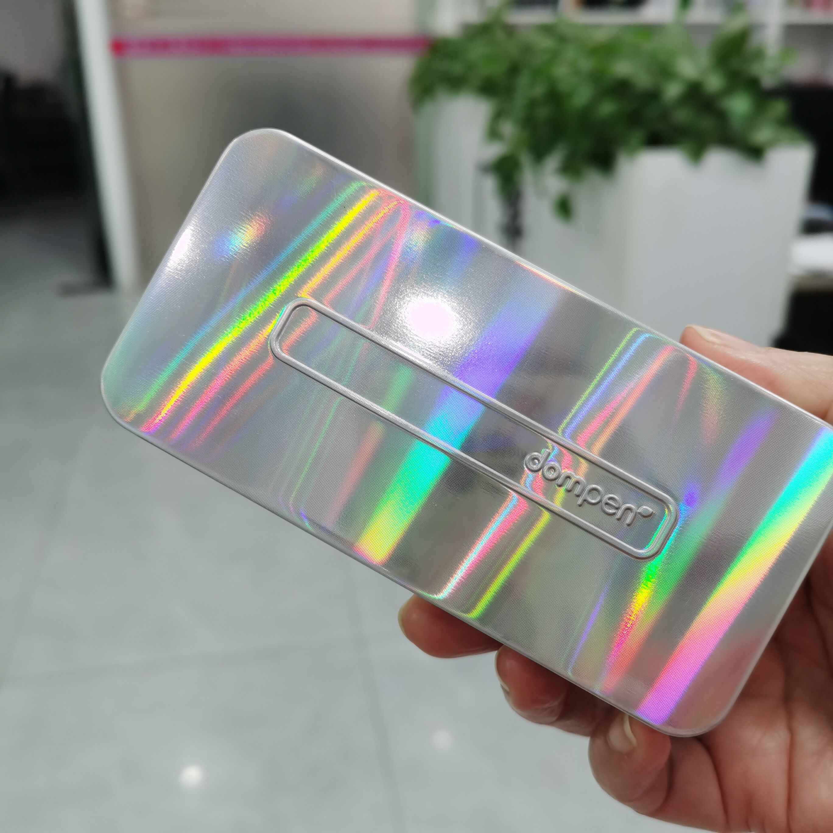 铰链锡盒是一种常用的包装盒，通常用于各种小物品的包装